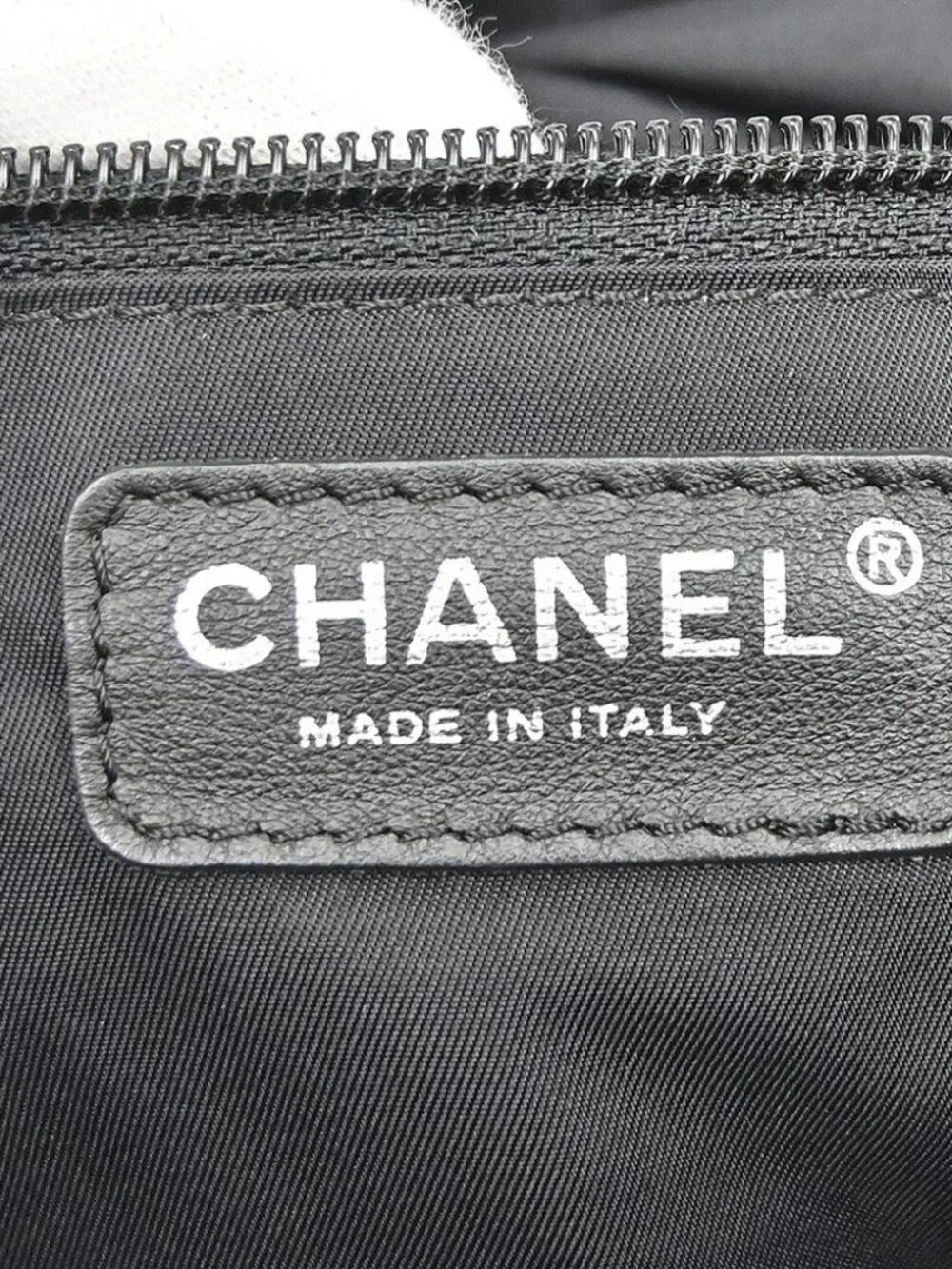 CHANEL outside 	ab